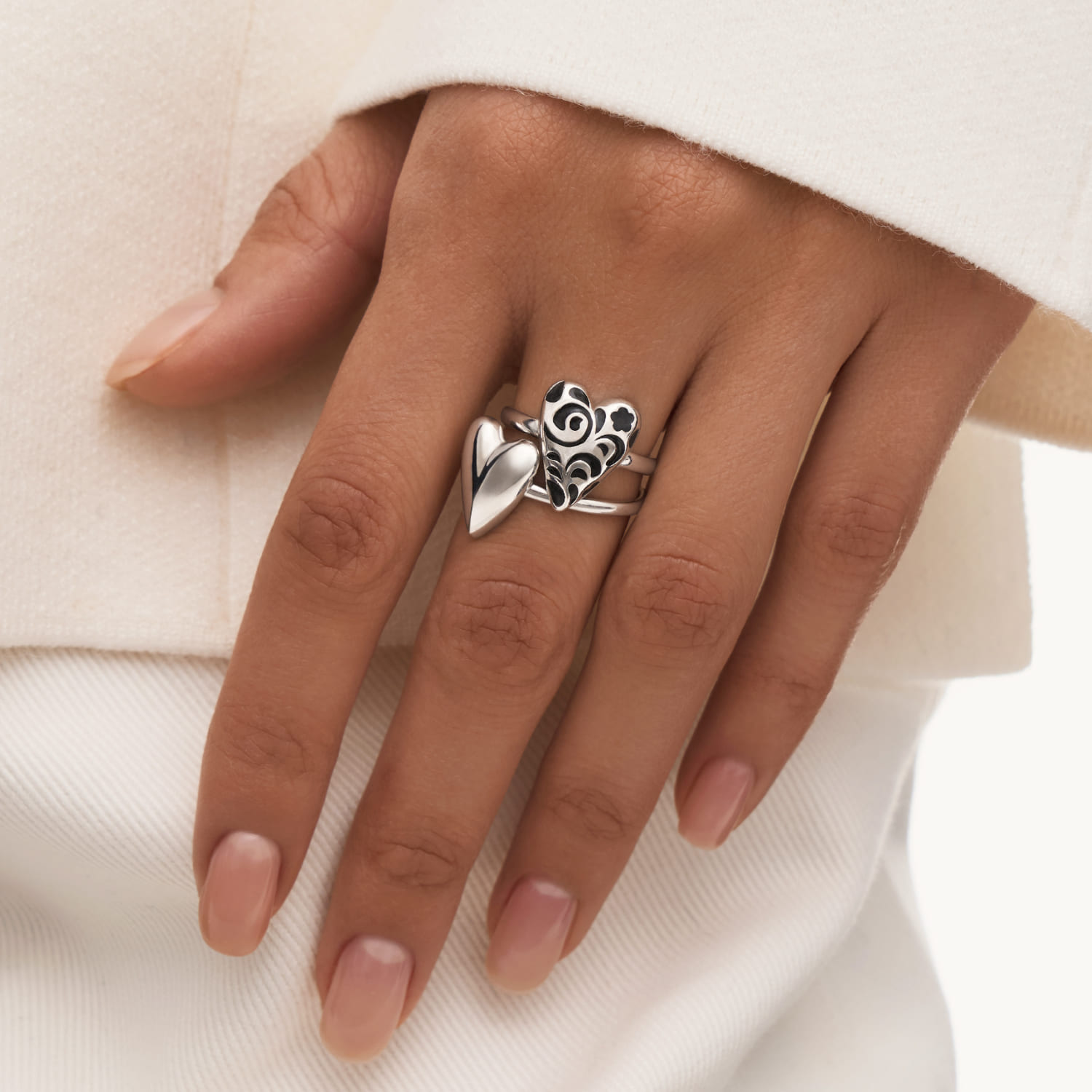 Серебряное кольцо в виде сердечка с черным узором РУССКИЙ КОД