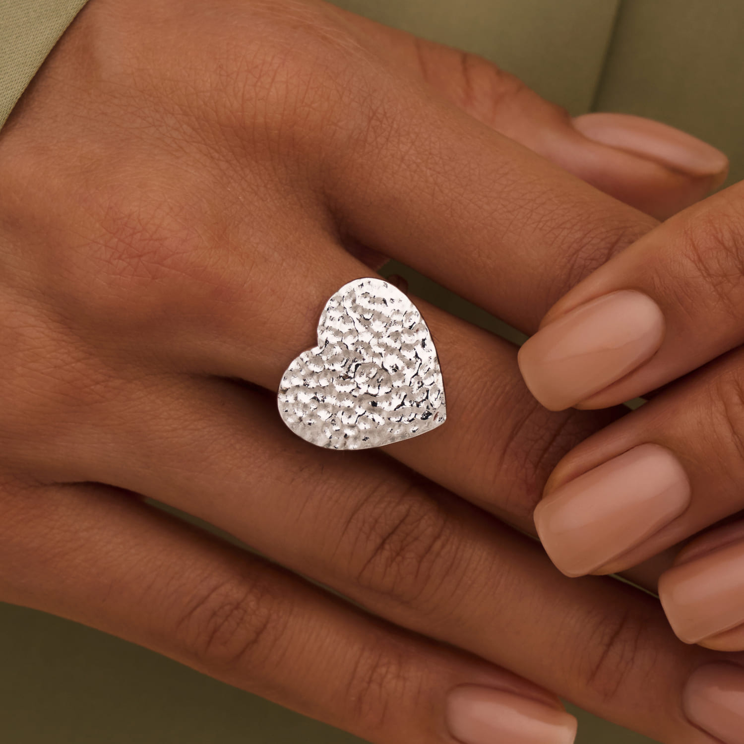 Серебряное кольцо сердце с мятым эффектом