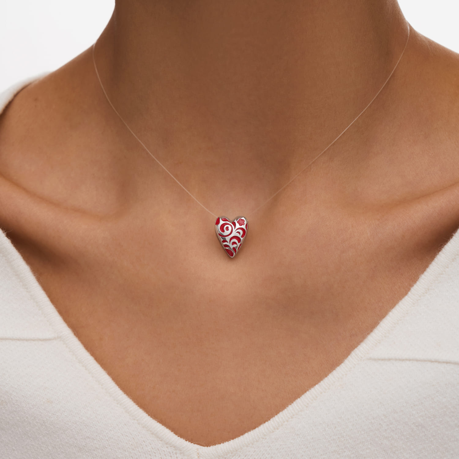 Серебряная подвеска в виде сердечка с красным узором РУССКИЙ КОД