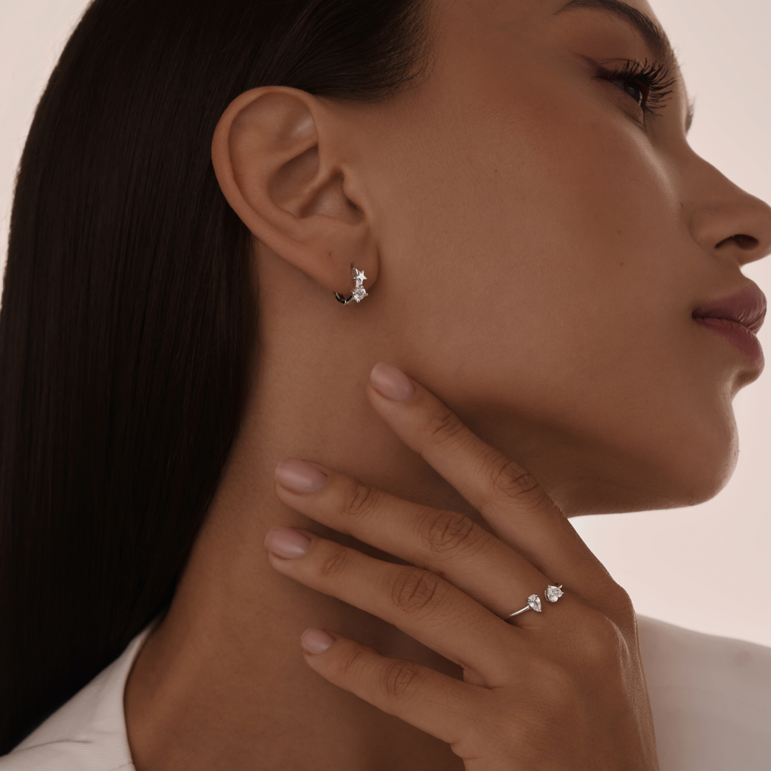 Серебряное кольцо с фианитами сердце и груша