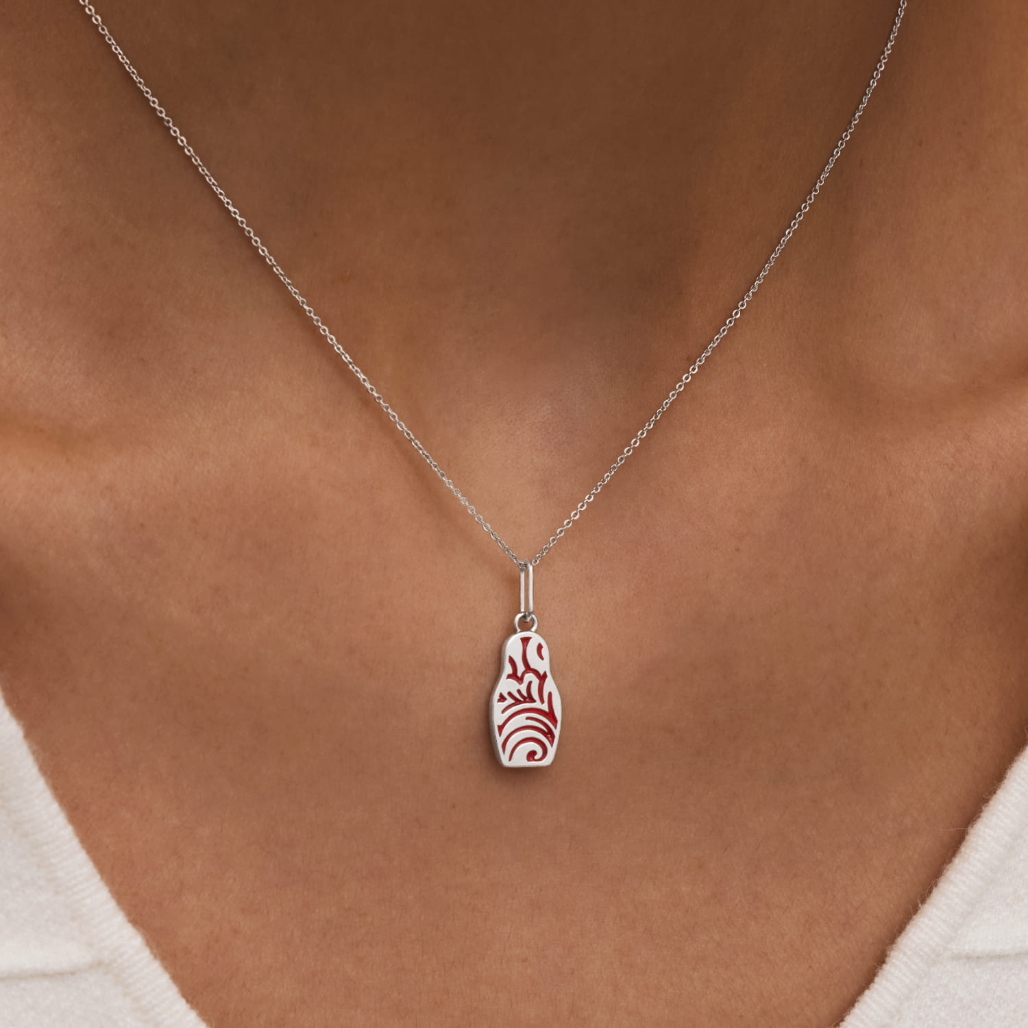 Серебряная подвеска в виде матрешки с узором РУССКИЙ КОД