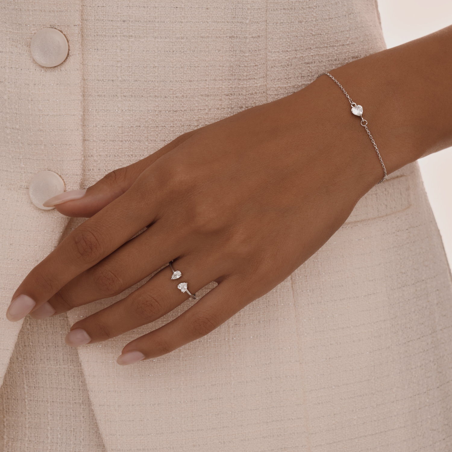 Серебряное кольцо с фианитами сердце и груша