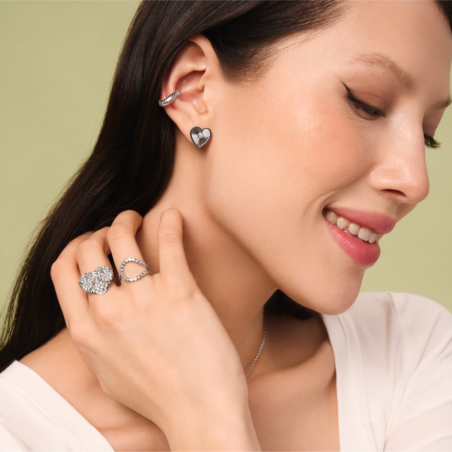 Серебряное кольцо сердце с мятым эффектом