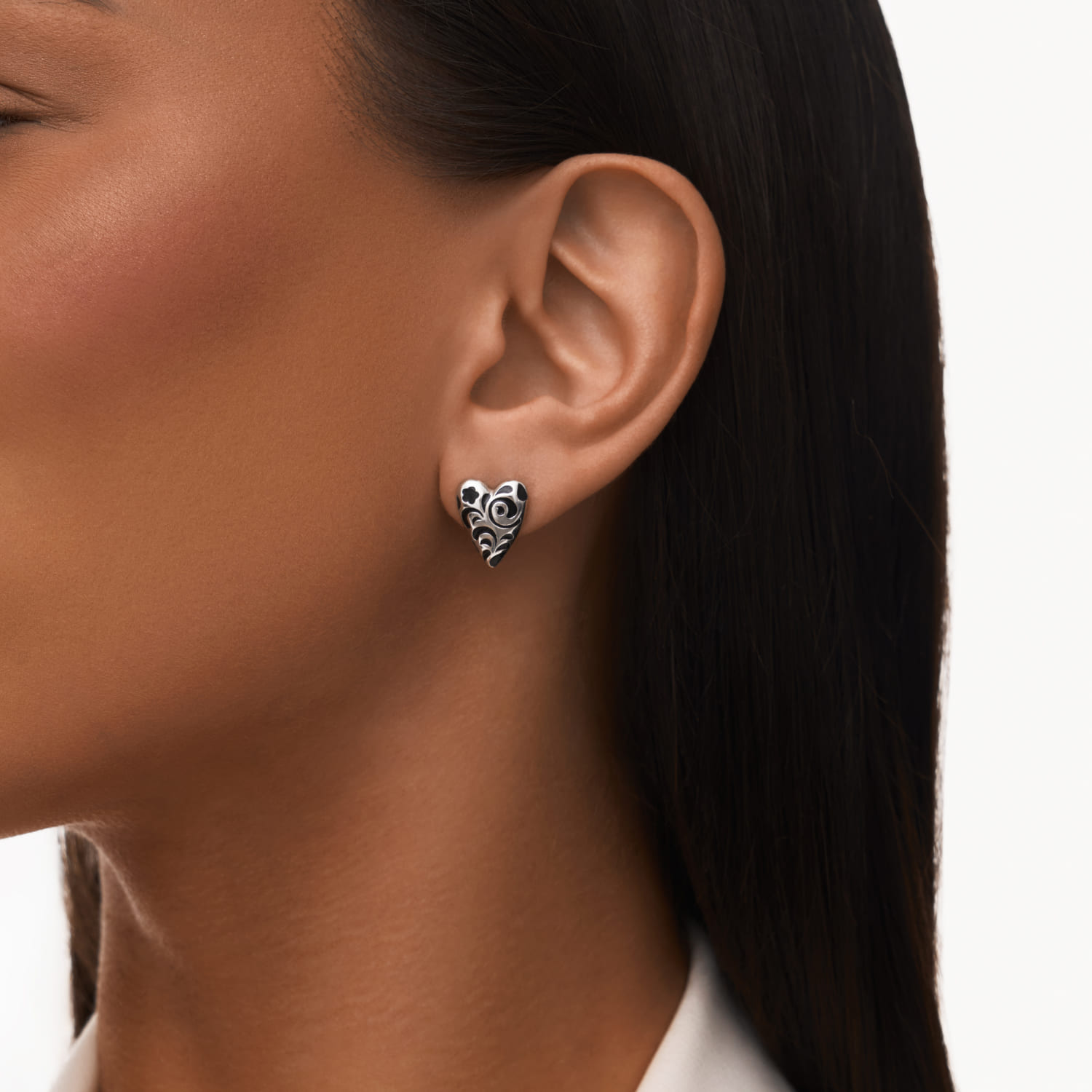 Серебряные серьги в виде сердечек с черным узором РУССКИЙ КОД
