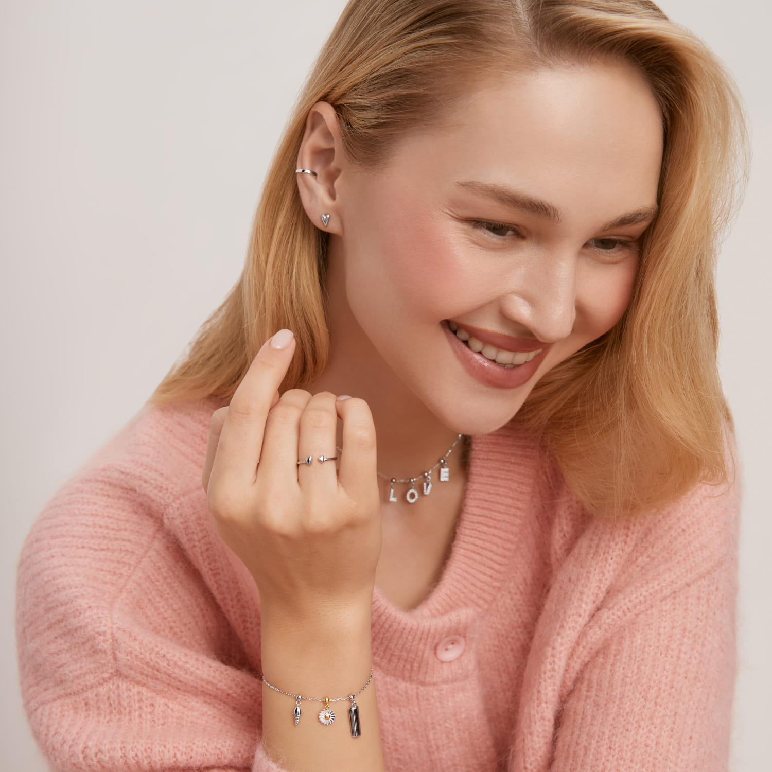 Серебряные серьги-пусеты сердца MIESTILO 