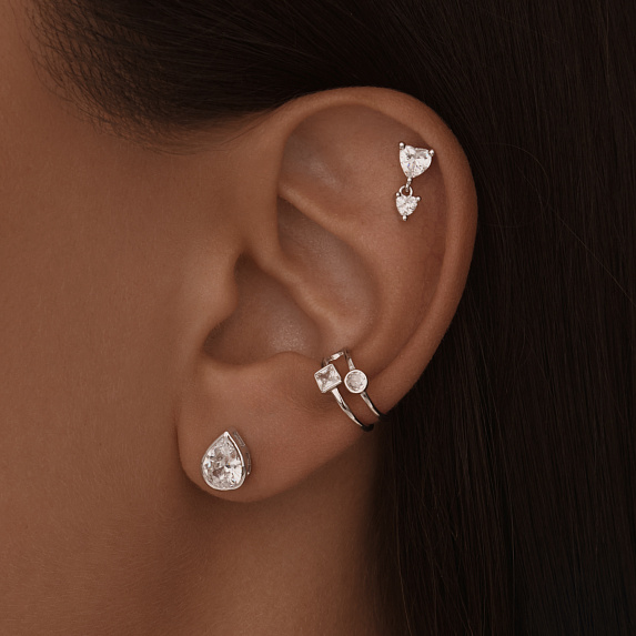 Серебряные серьги гвоздики с фианитами в огранке груша Miestilo