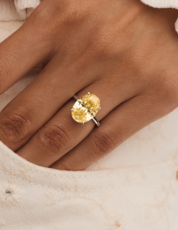 Серебряное кольцо с желтым фианитом в огранке овал Miestilo