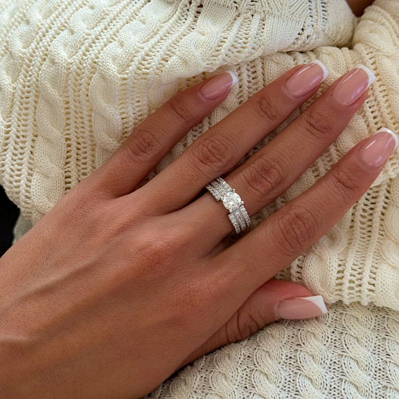 Серебряное кольцо с фианитами Miestilo
