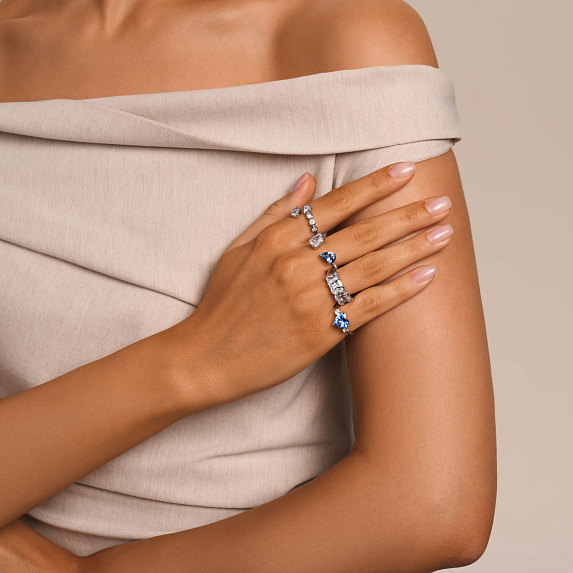 Серебряное кольцо с фианитами сердца Miestilo