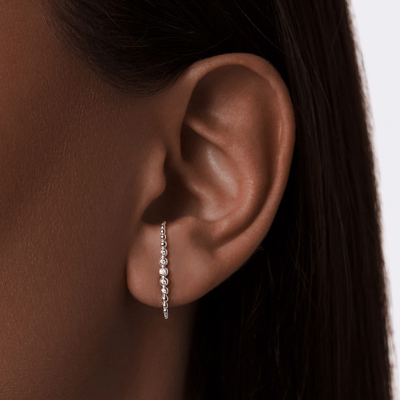 Элегантные пусеты в виде петли с фианитами Miestilo