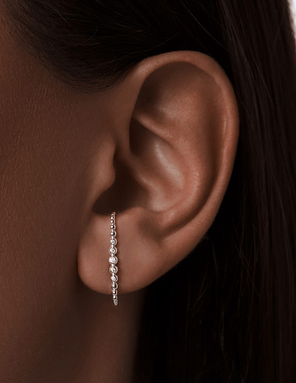 Элегантные пусеты в виде петли с фианитами Miestilo