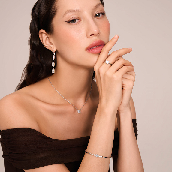 Серебряный жесткий браслет с фианитами Miestilo