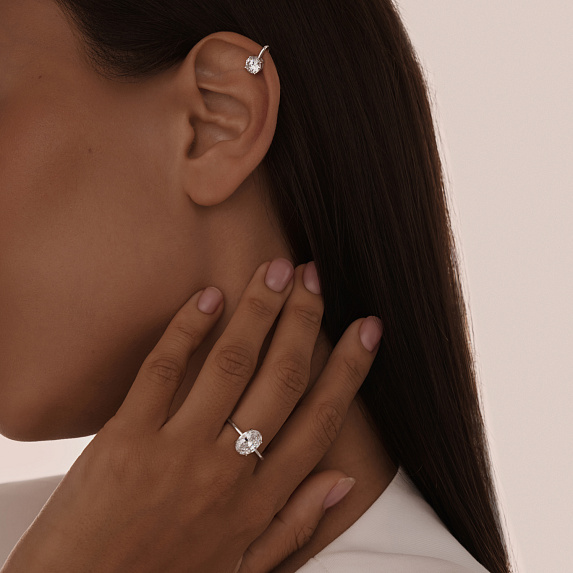 Серебряное кольцо с фианитом в огранке овал 7*9 мм Miestilo