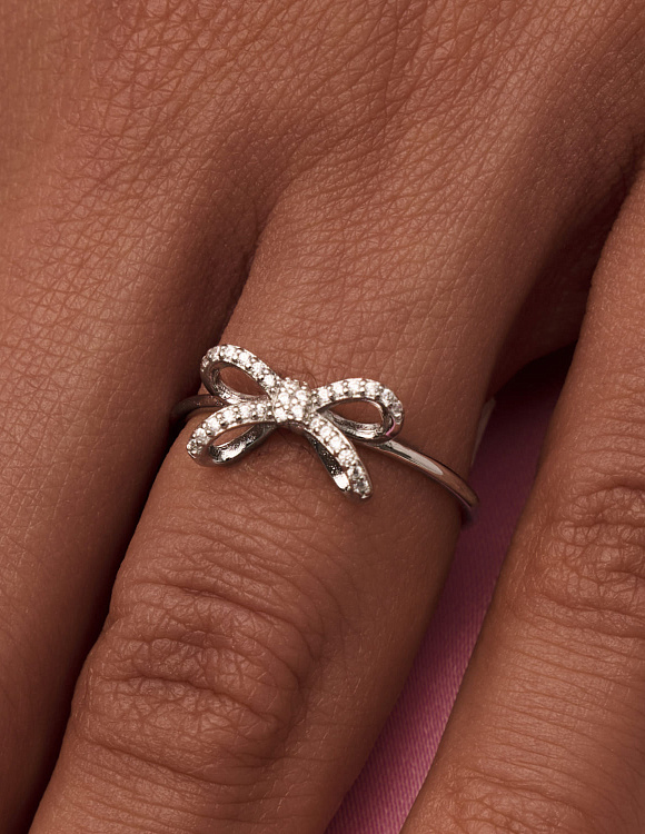 Серебряное кольцо с фианитами бант Miestilo