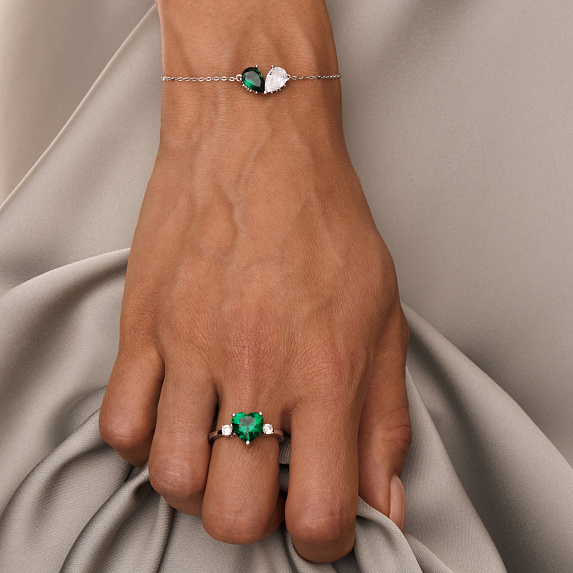 Серебряное кольцо сердце с зеленой исскуств. шпинелью Miestilo