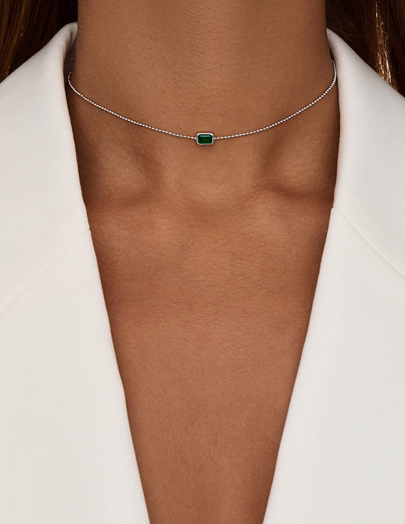 Серебряный чокер с фианитом в огранке изумруд Miestilo