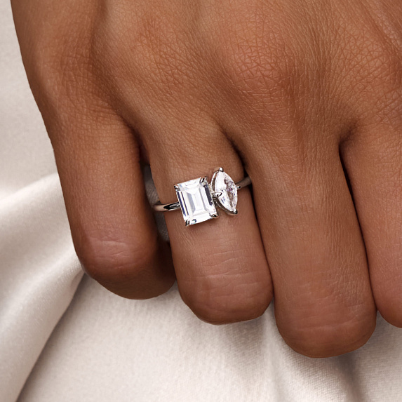 Серебряное кольцо с фианитами в огранках багет и маркиз Miestilo