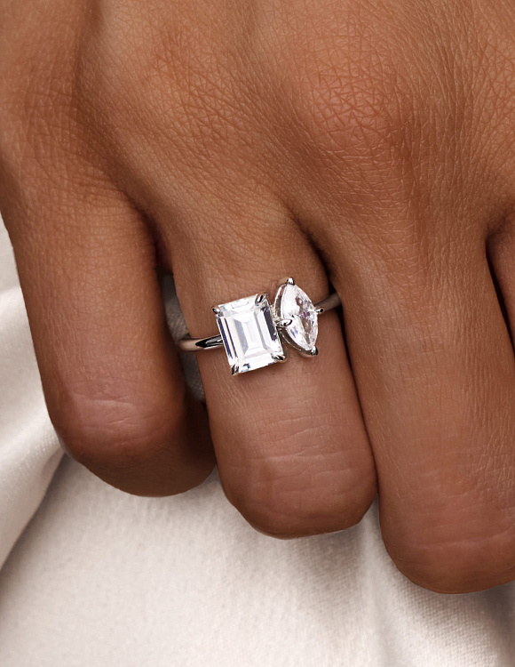 Серебряное кольцо с фианитами в огранках багет и маркиз Miestilo