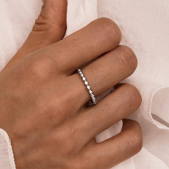 Серебярное кольцо с фианитами в круглой огранке Miestilo