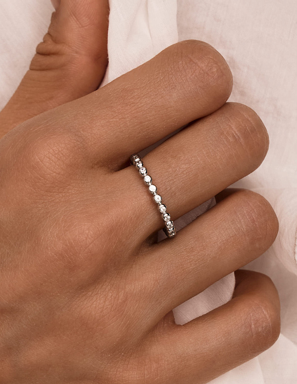 Серебярное кольцо с фианитами в круглой огранке Miestilo