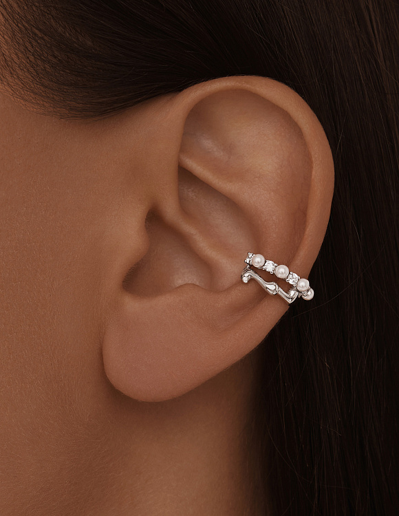 Серебряный кафф с фианитами и синтетическим жемчугом Miestilo