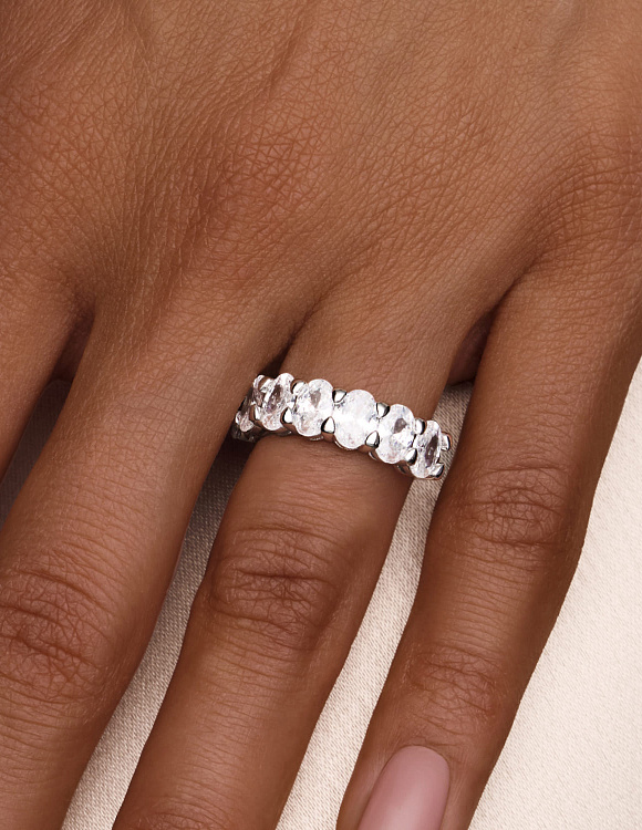 Серебряное кольцо с фианитами в огранке овал Miestilo