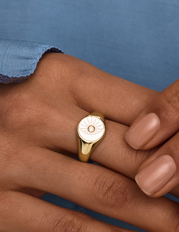 Серебряное кольцо позолоченое с натуральным перламутром и фианитом Miestilo