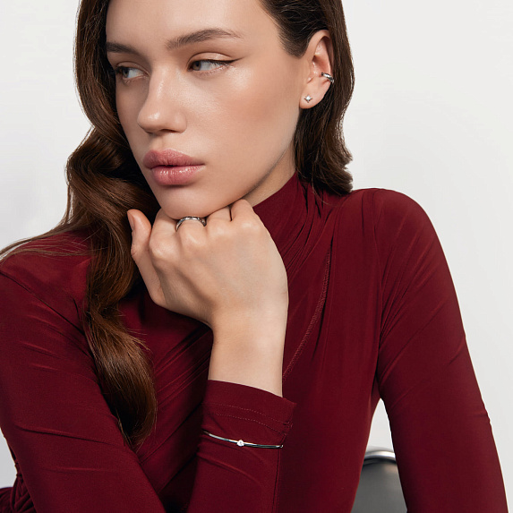 Серебряный жесткий браслет с фианитом Miestilo