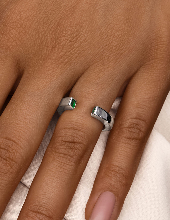 Разъемное кольцо из серебра с зелеными фианитами в огранке квадрат Miestilo 2