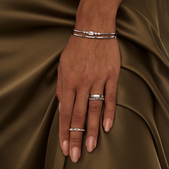 Серебряный жесткий браслет с фианитами Miestilo