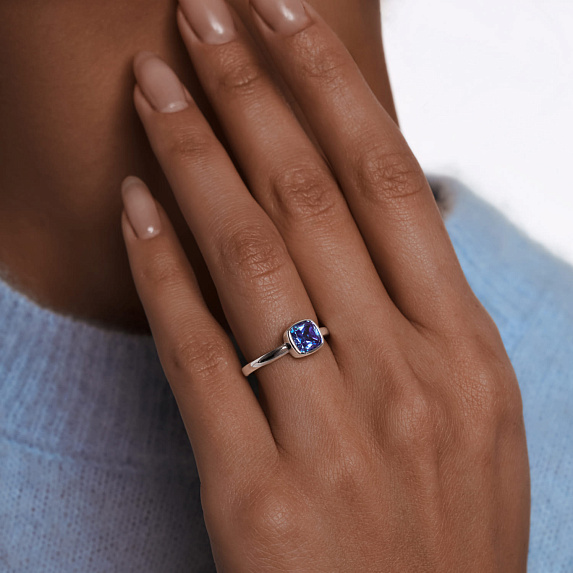 Серебряное кольцо с фианитом в глухой закрепке Miestilo