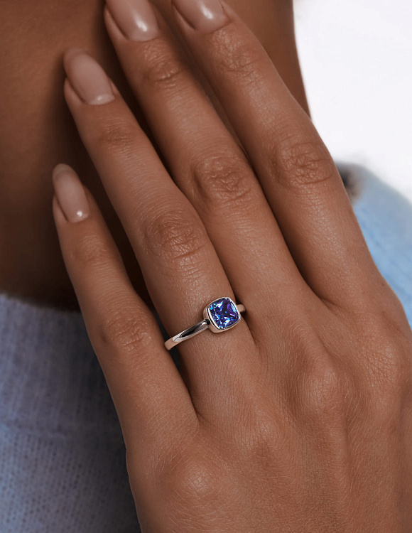 Серебряное кольцо с фианитом в глухой закрепке Miestilo