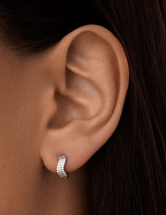 Серебряные серьги-кольца волна с фианитами Miestilo