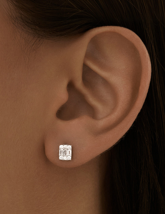 Серебряные серьги гвоздики с белыми фиантиами Miestilo