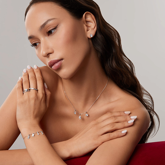 Серебряный шарм с фианитами буква V Miestilo