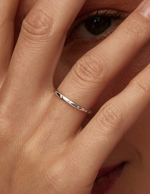 Тонкое серебряное кольцо с фианитами MIESTILO  Miestilo