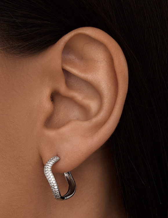 Серебряные серьги кольца волна с фианитами Miestilo