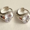Серебряные серьги кольца с фианиом в огранке круг Miestilo