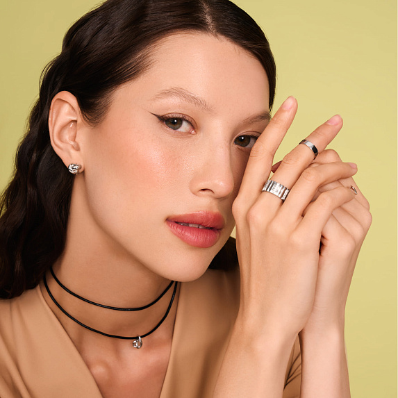 Серебряное кольцо широкое с фианитами Miestilo