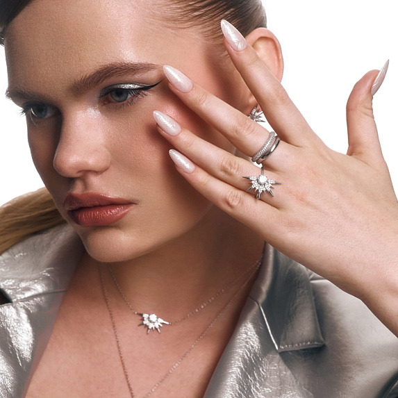 Серебряное кольцо с фианитами Miestilo