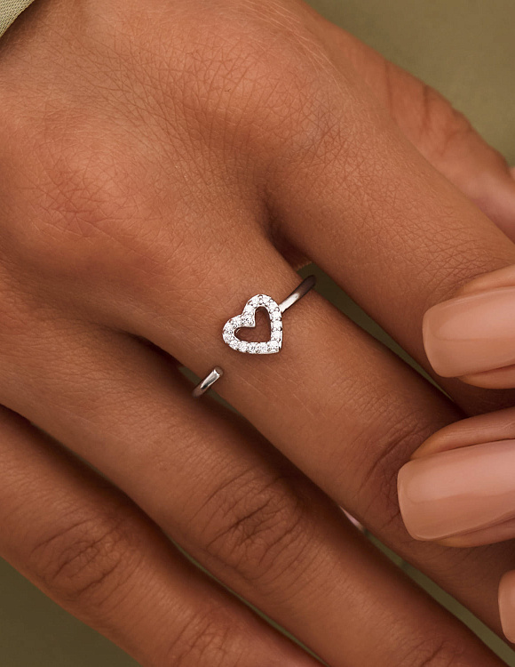 Серебряное кольцо с сердцем из фианитов Miestilo