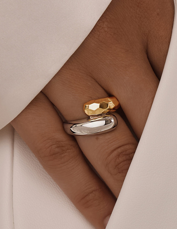 Серебряное кольцо биколор Miestilo