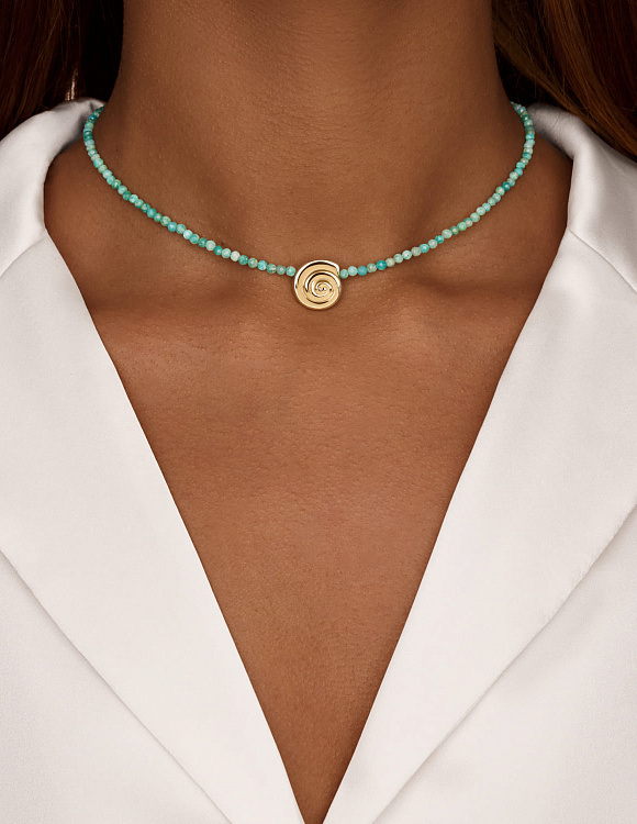 Позолоченное колье из бусин амазонита с ракушкой Miestilo