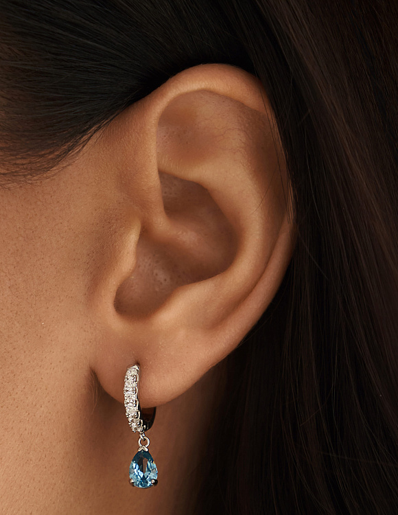 Серебряные серьги-подвесы с голубыми фианитами в виде капли Miestilo