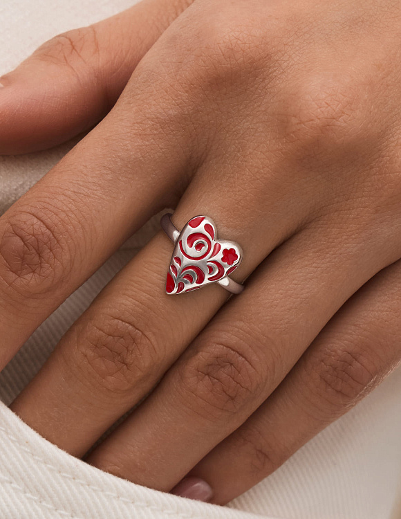 Серебряное кольцо в виде сердечка с красным узором РУССКИЙ КОД Miestilo