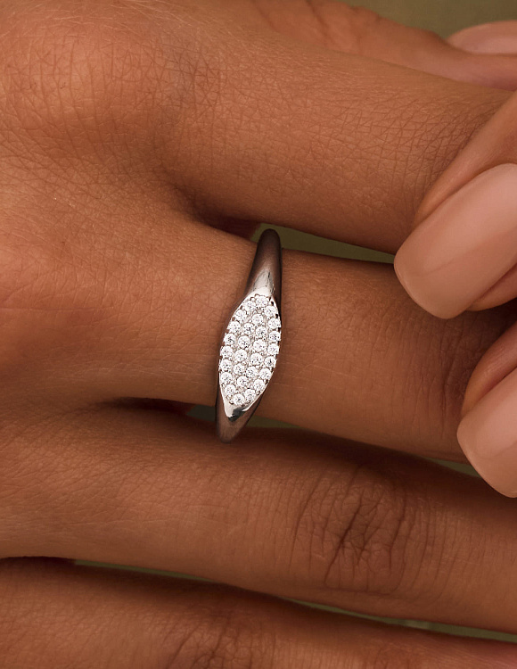 Серебряное кольцо с россыпью фианитов Miestilo