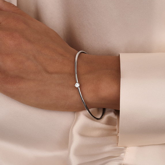 Серебряный жесткий браслет с фианитом Miestilo