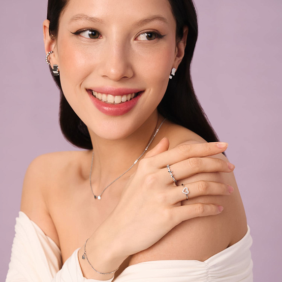 Серебряное кольцо с сердцем из фианитов Miestilo