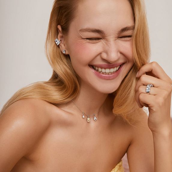 Серебряный шарм капля 6*4 в касте Miestilo
