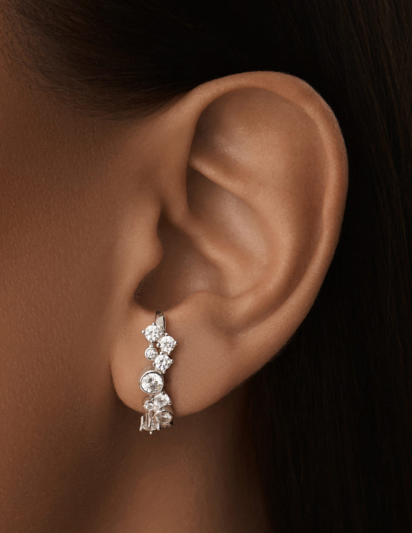 Серьги скобы из серебра с фианитами Miestilo
